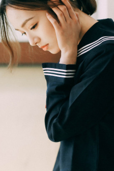 在野外被男人躁了一夜视频